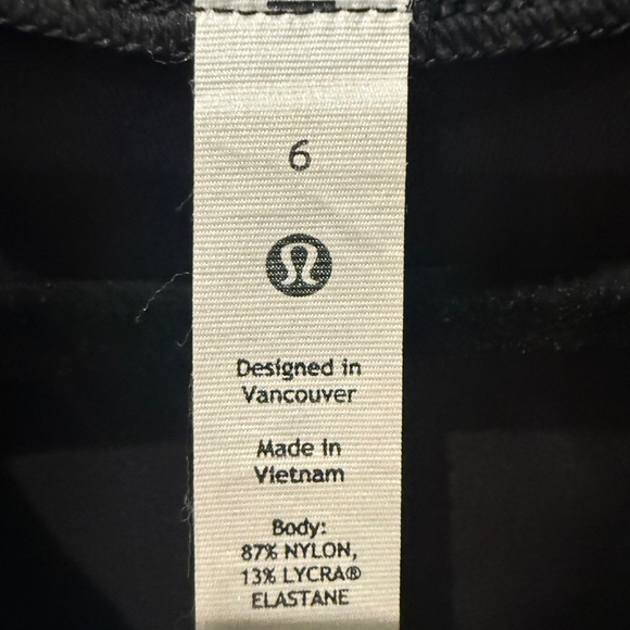 Lululemon Define Relaxed-Fit Jacket Luon, Black with Gold zipper - Picture 3 of 4